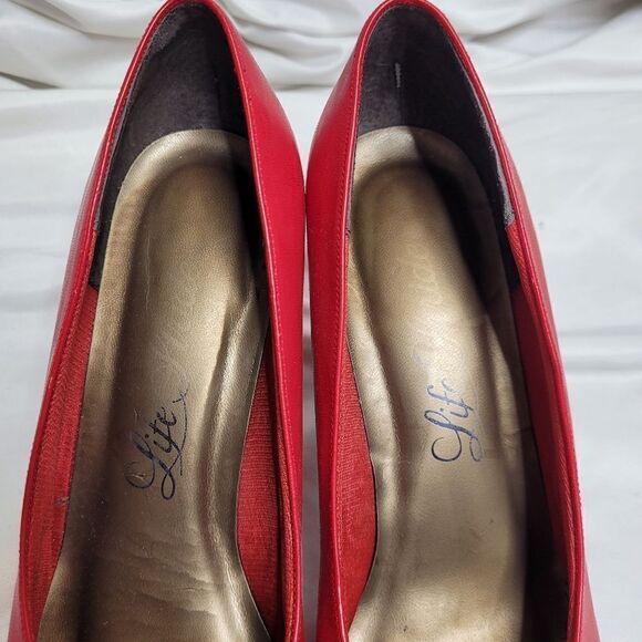 VINTAGE 80s tomato red with‎ broach detail almond toe heels 8.5 - Picture 5 of 12